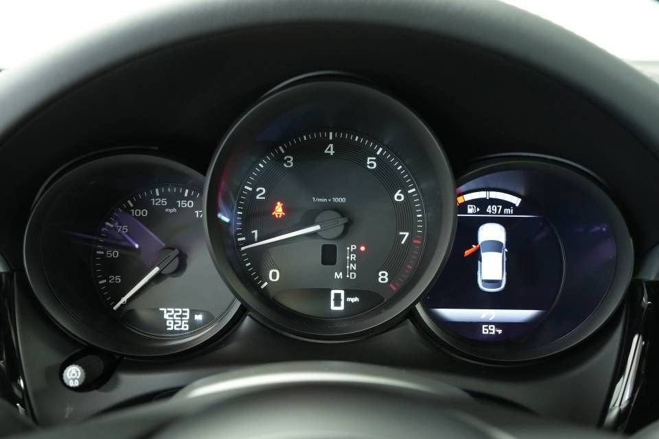 Certified 2025 Porsche Macan AWD/4WD image 14