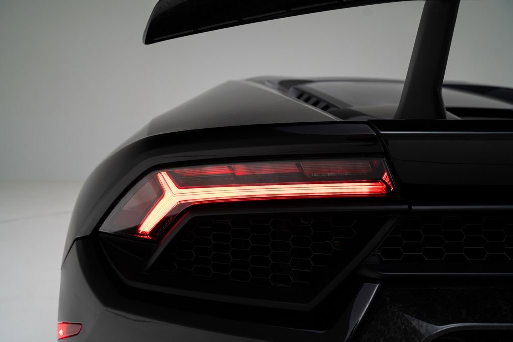 Used 2018 Lamborghini Huracan Performante AWD/4WD image 42
