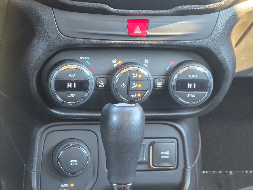 Used 2016 Jeep Renegade Latitude image 33