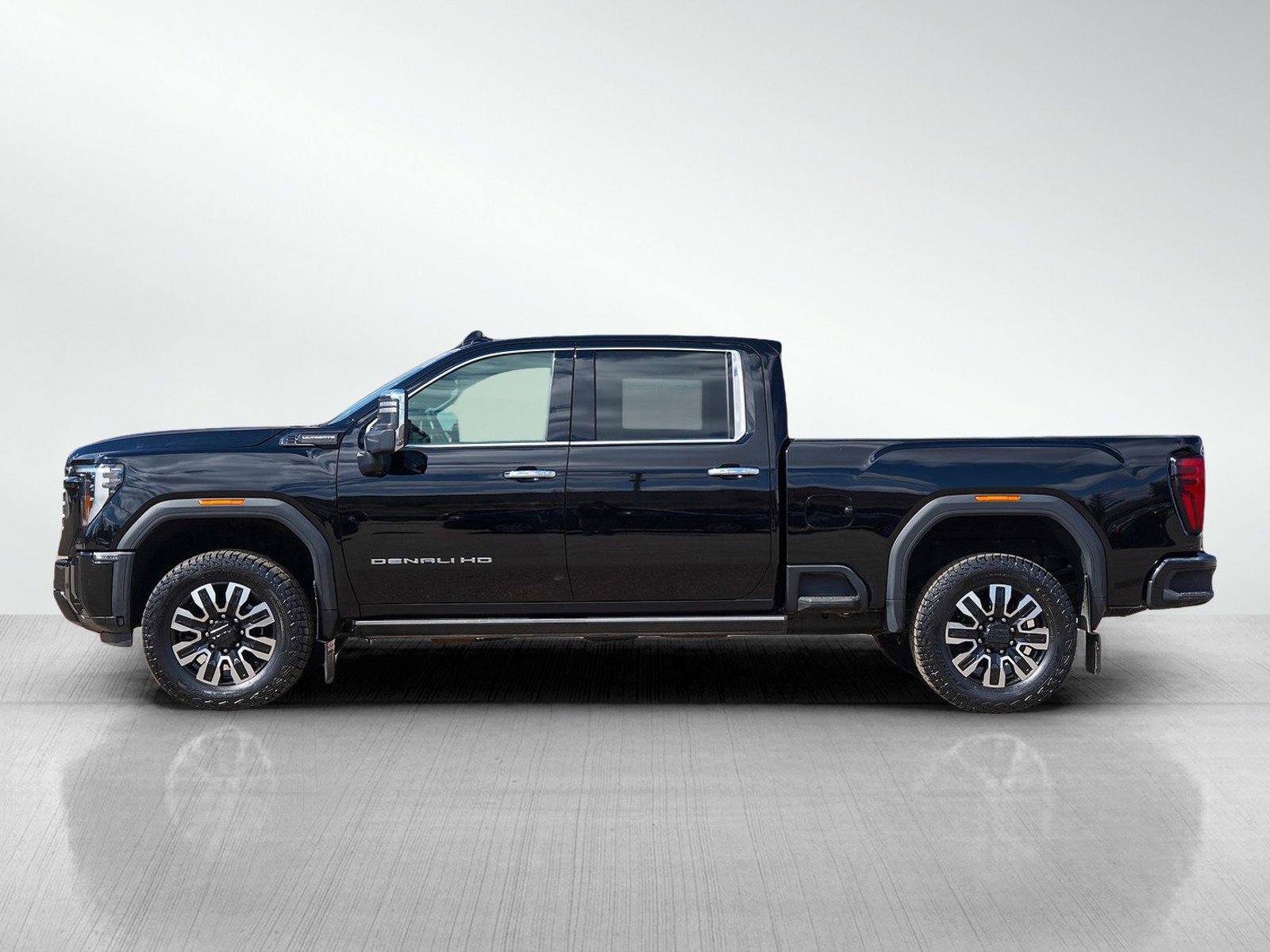 Used 2025 GMC Sierra 3500 Denali Ultimate image 2