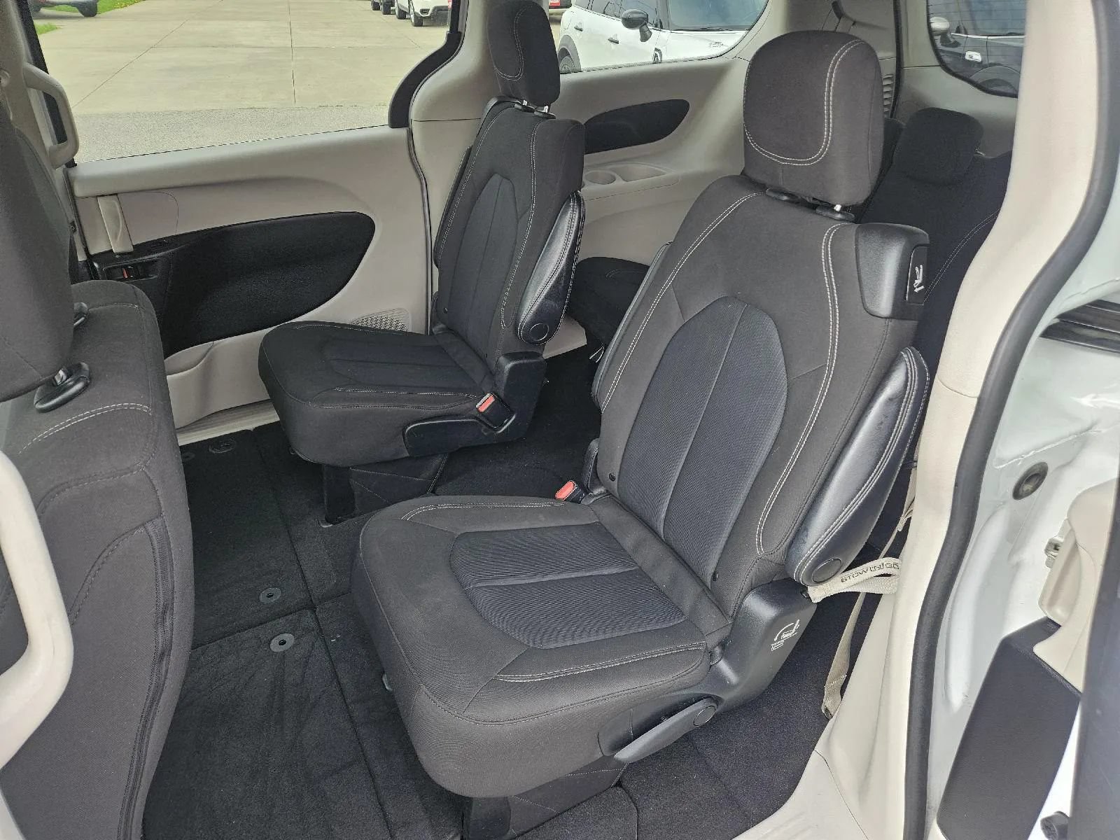 Used 2022 Chrysler Voyager LX FWD image 16