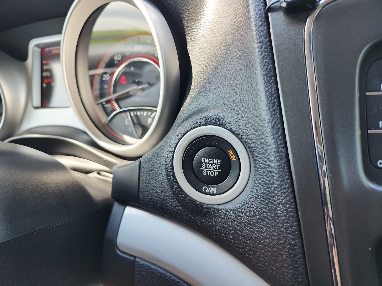 Used 2019 Dodge Journey SE FWD image 19