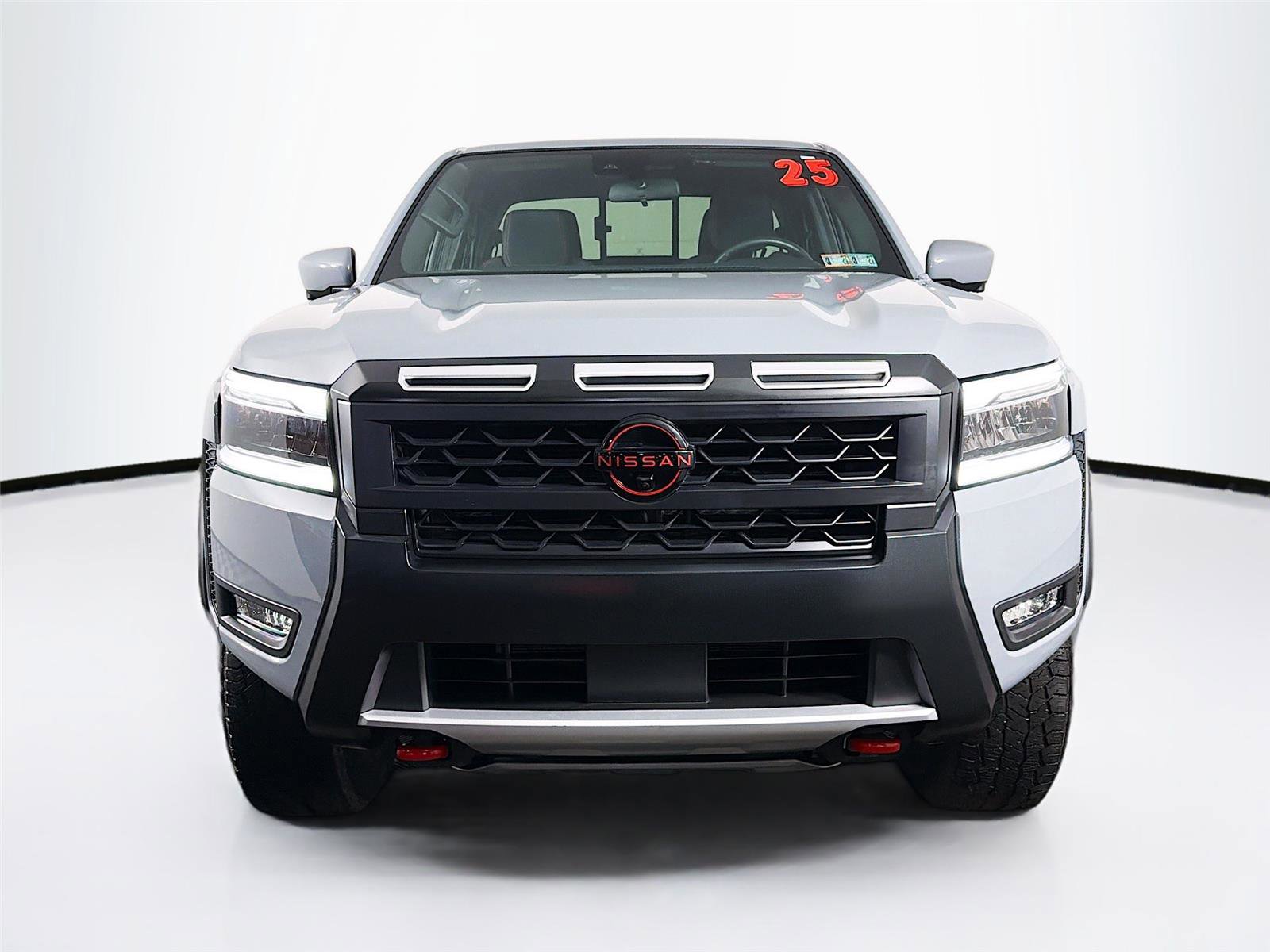 Used 2025 Nissan Frontier PRO-4X w/ Pro Convenience Package image 2