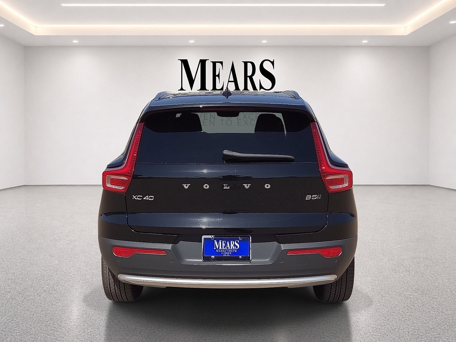 Used 2024 Volvo XC40 B5 Plus AWD/4WD image 4
