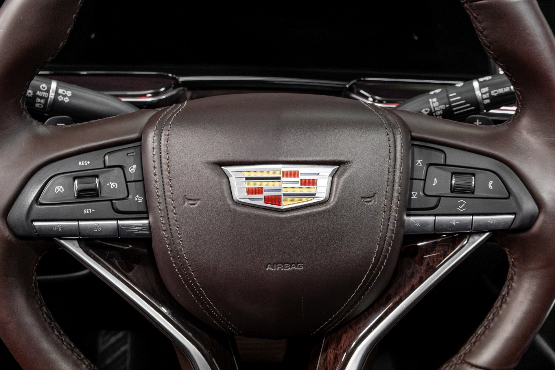 Used 2021 Cadillac Escalade ESV Premium Luxury Platinum w/ Heavy-Duty Trailer Package image 56