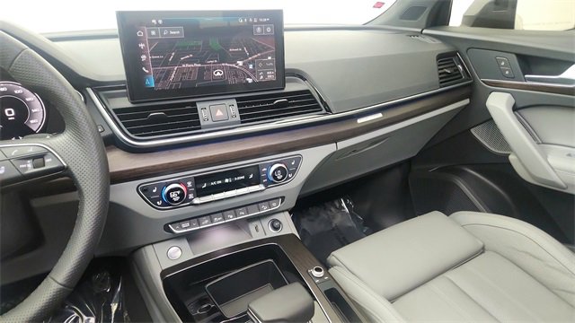 Used 2024 Audi Q5 e Prestige w/ Prestige Package image 47