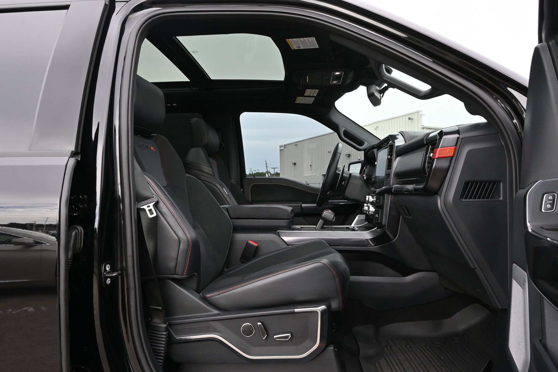 Used 2025 Ford F150 Raptor w/ Equipment Group 803A Raptor R AWD/4WD image 23