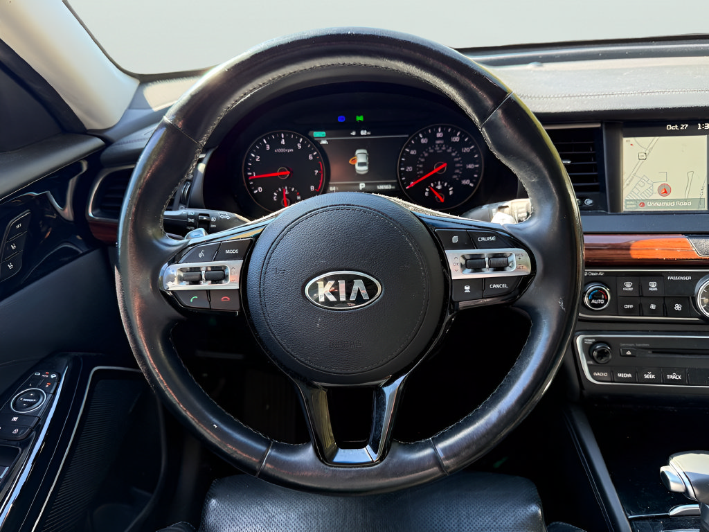 Used 2017 Kia Cadenza Technology FWD image 12