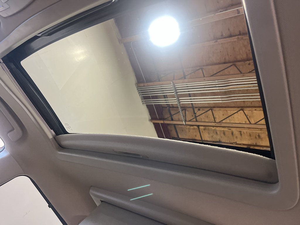 Used 2020 Toyota Sienna XLE Premium w/ Carpet Mat Package FWD image 36