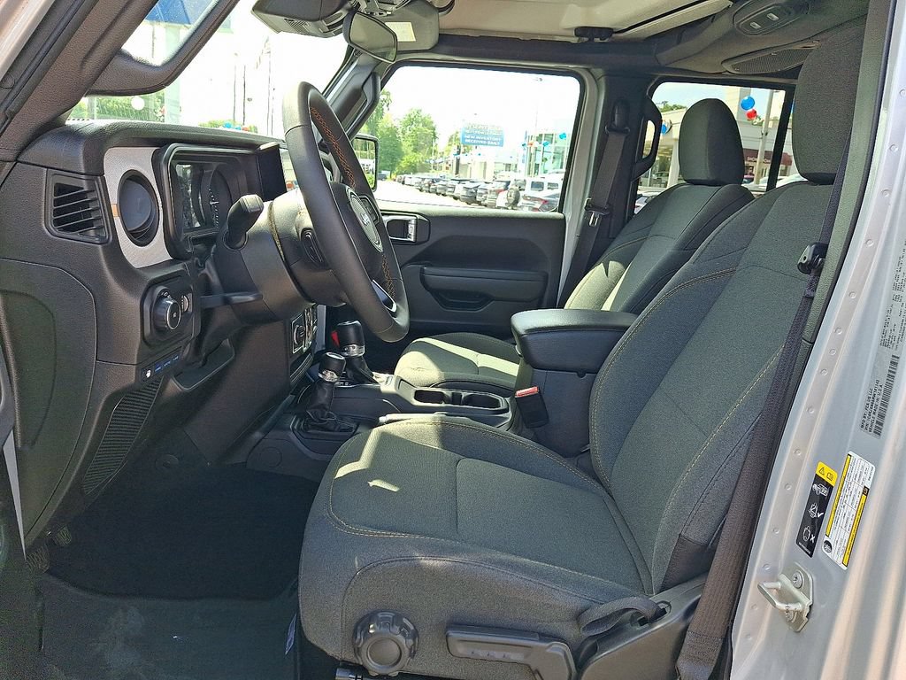 Used 2024 Jeep Wrangler Unlimited w/ Convenience Group AWD/4WD image 14