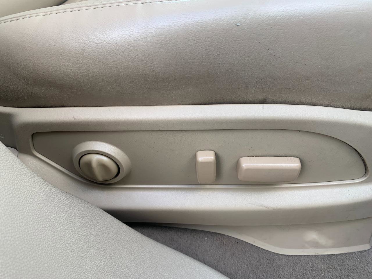 Used 2012 Buick Enclave Premium FWD image 47