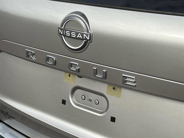 Used 2023 Nissan Rogue Platinum w/ Platinum Premium Package image 7
