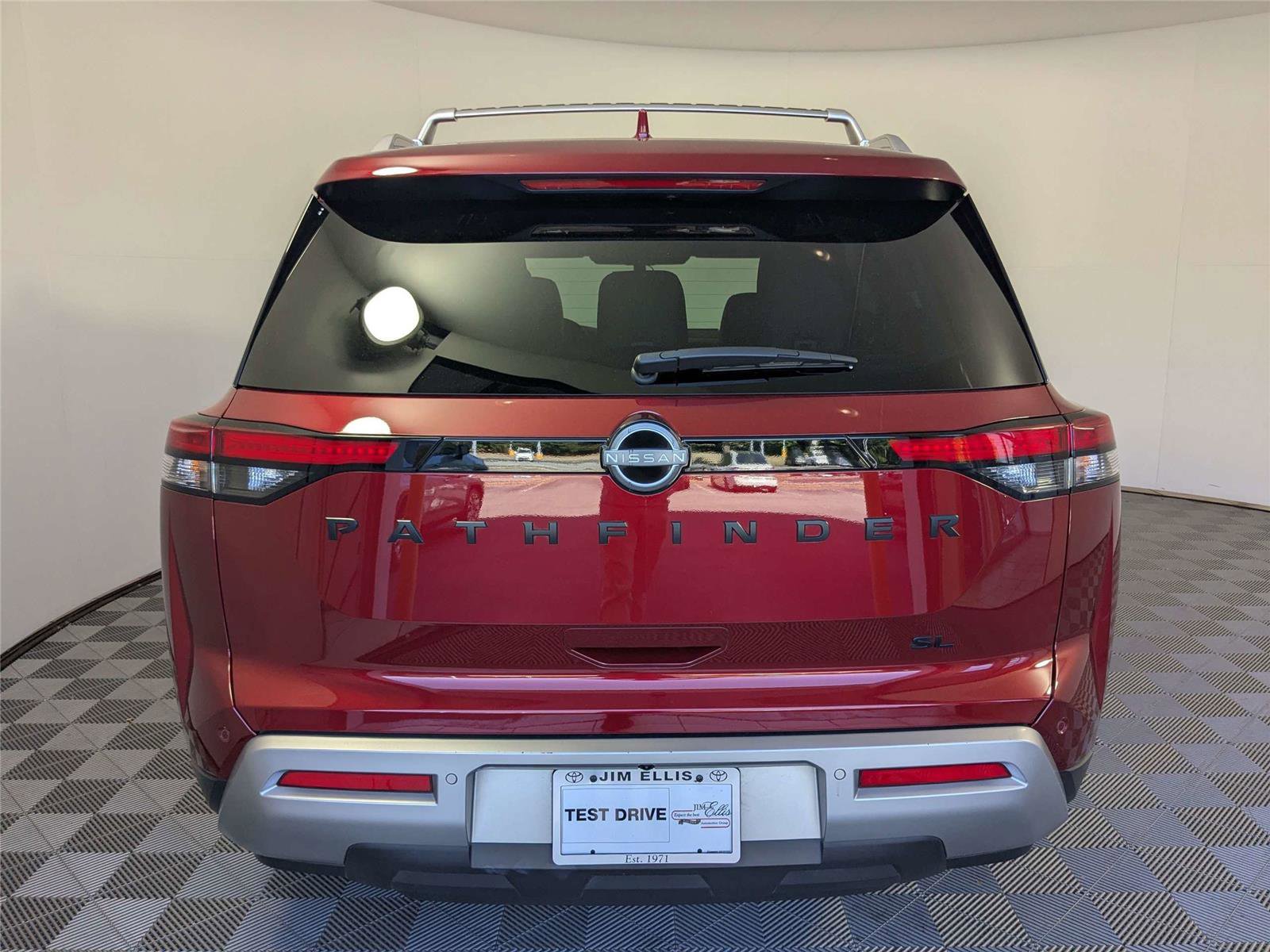 Used 2023 Nissan Pathfinder SL w/ Lighting Package (N92) image 6