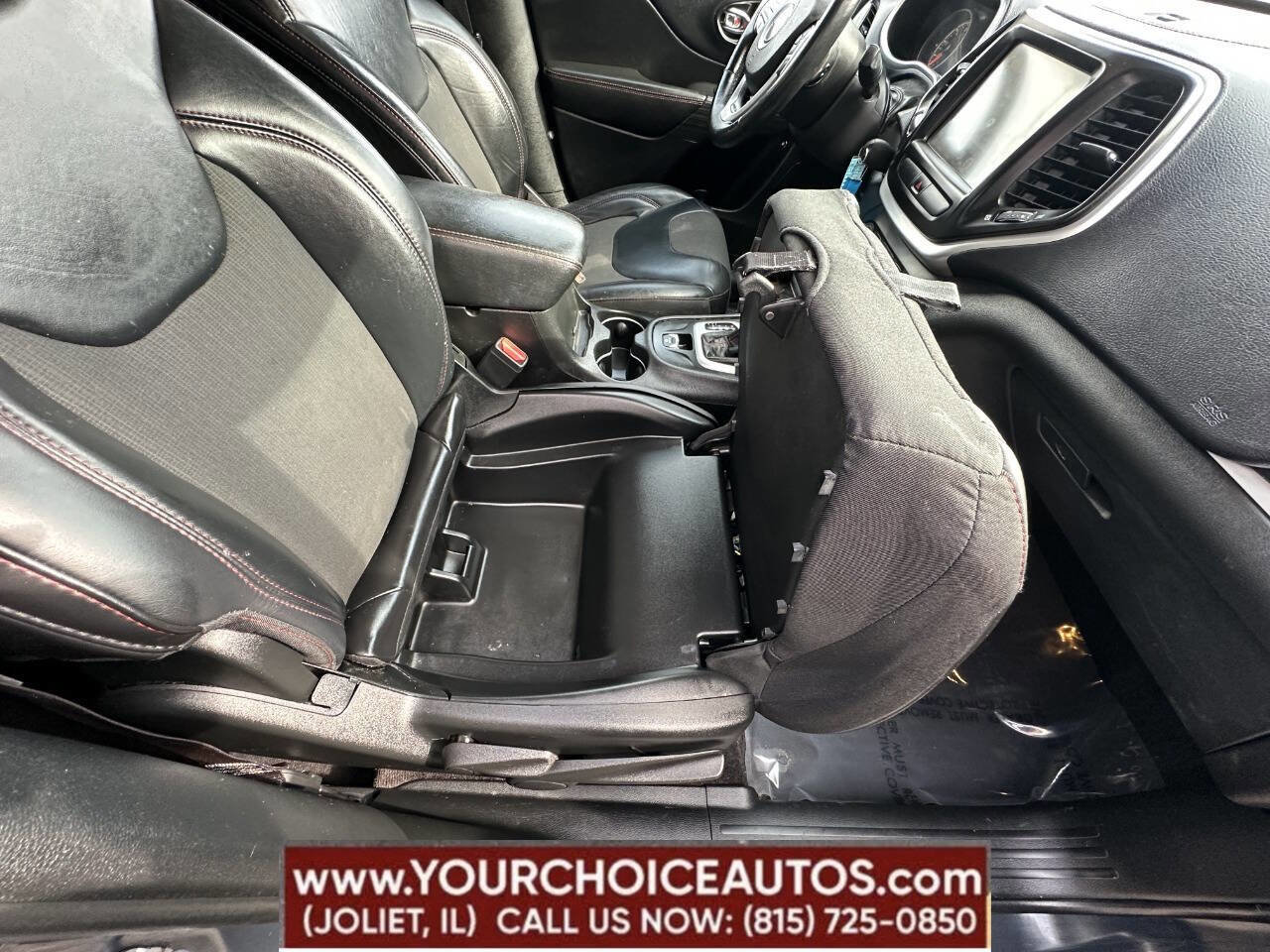 Used 2017 Jeep Cherokee Trailhawk w/ Cold Weather Group image 26