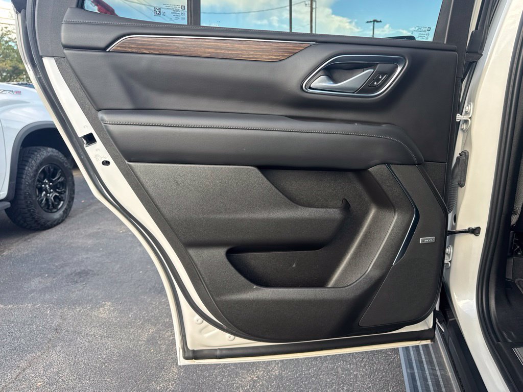 Used 2022 Chevrolet Tahoe High Country w/ Premium Package AWD/4WD image 13