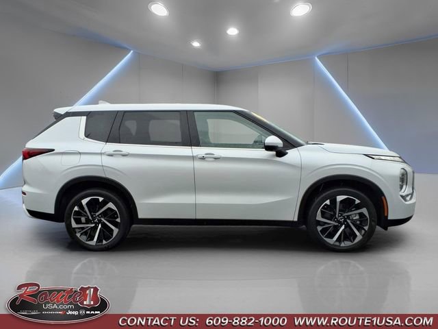 Used 2024 Mitsubishi Outlander SE FWD image 2