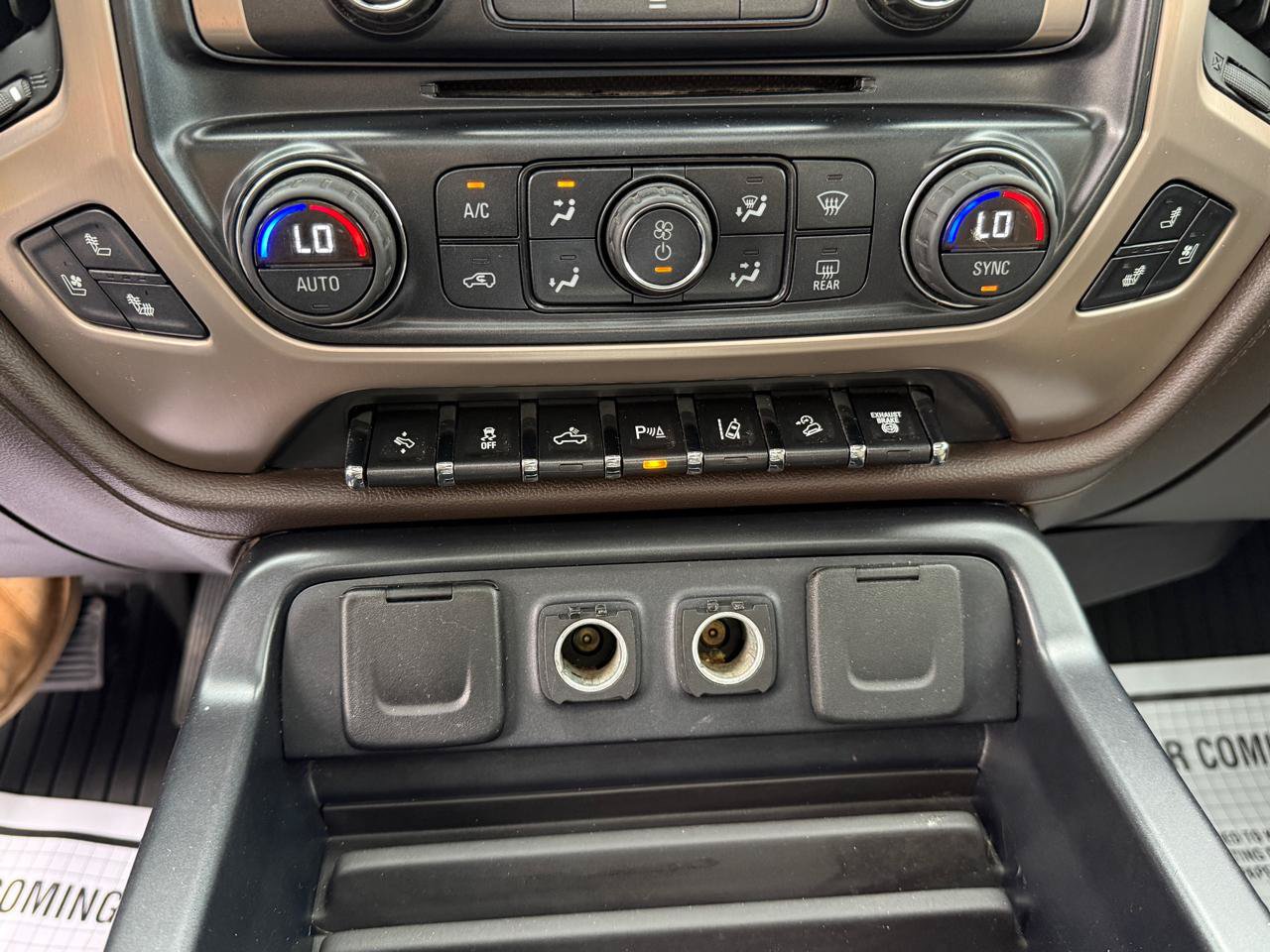 Used 2016 GMC Sierra 2500 Denali w/ Duramax Plus Package AWD/4WD image 16