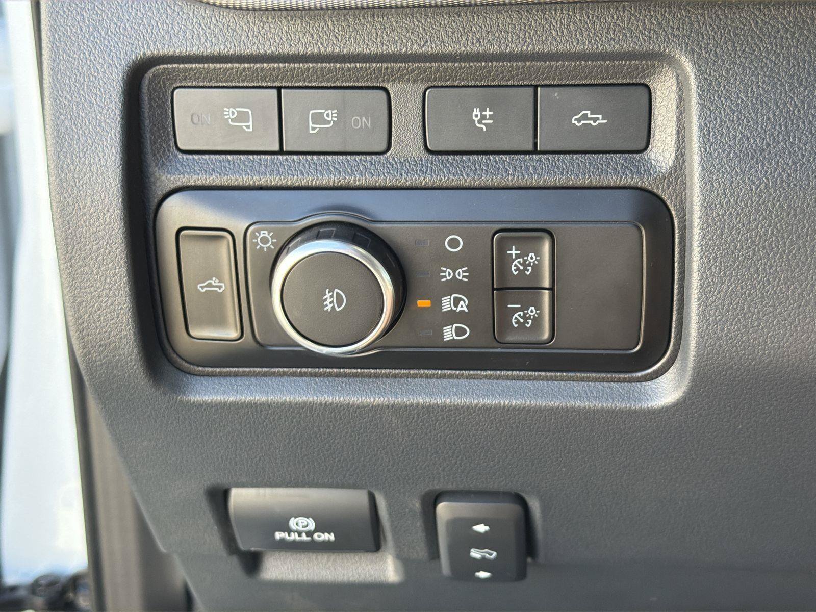 Used 2023 Ford F350 Platinum AWD/4WD image 17