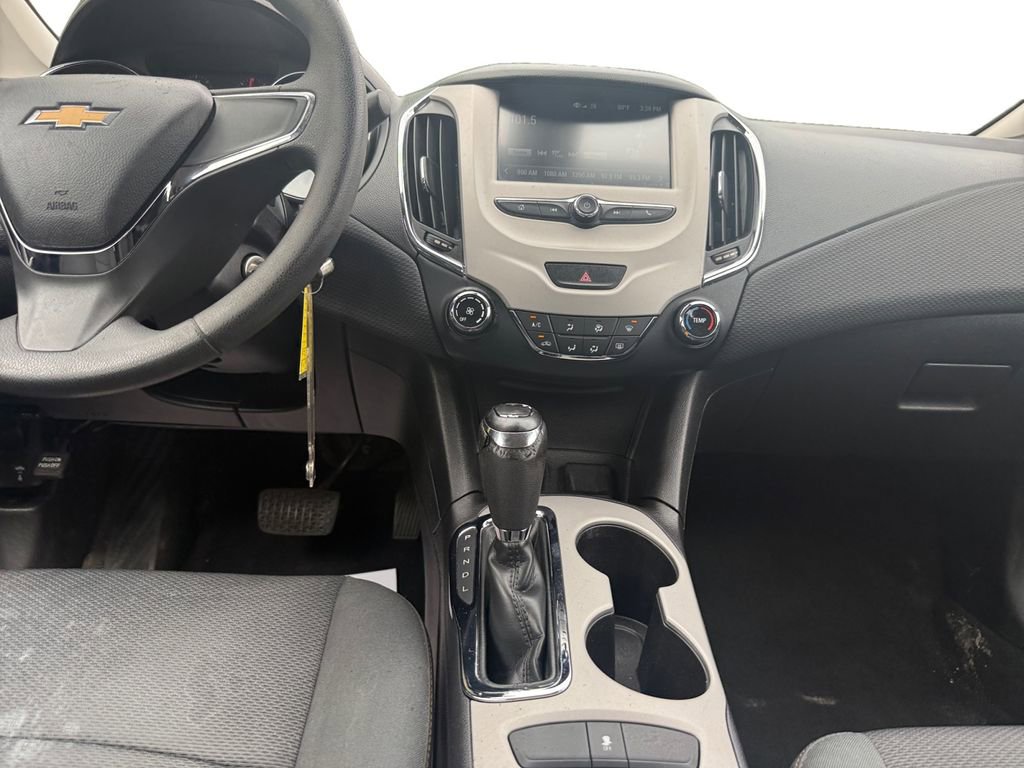 Used 2018 Chevrolet Cruze LS image 4