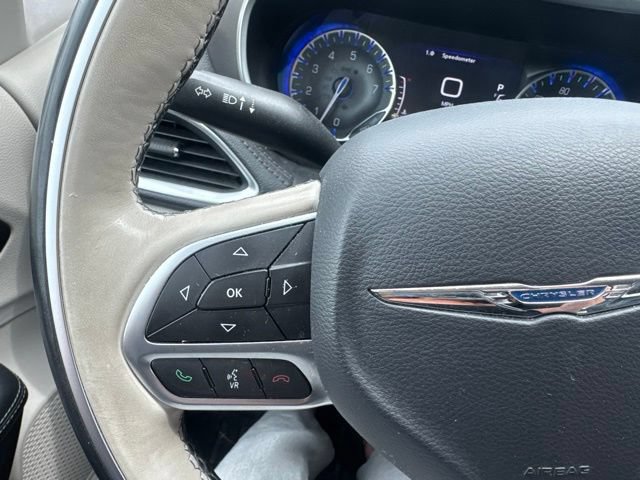 Used 2017 Chrysler Pacifica Limited FWD image 9