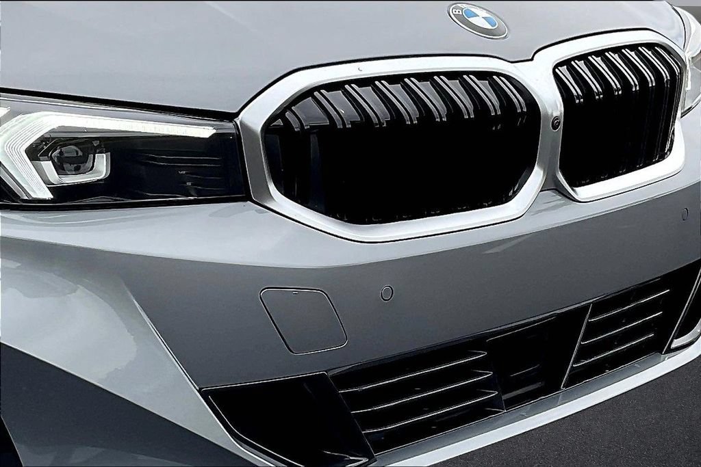 New 2026 BMW 330i xDrive Sedan w/ Premium Package AWD/4WD image 32