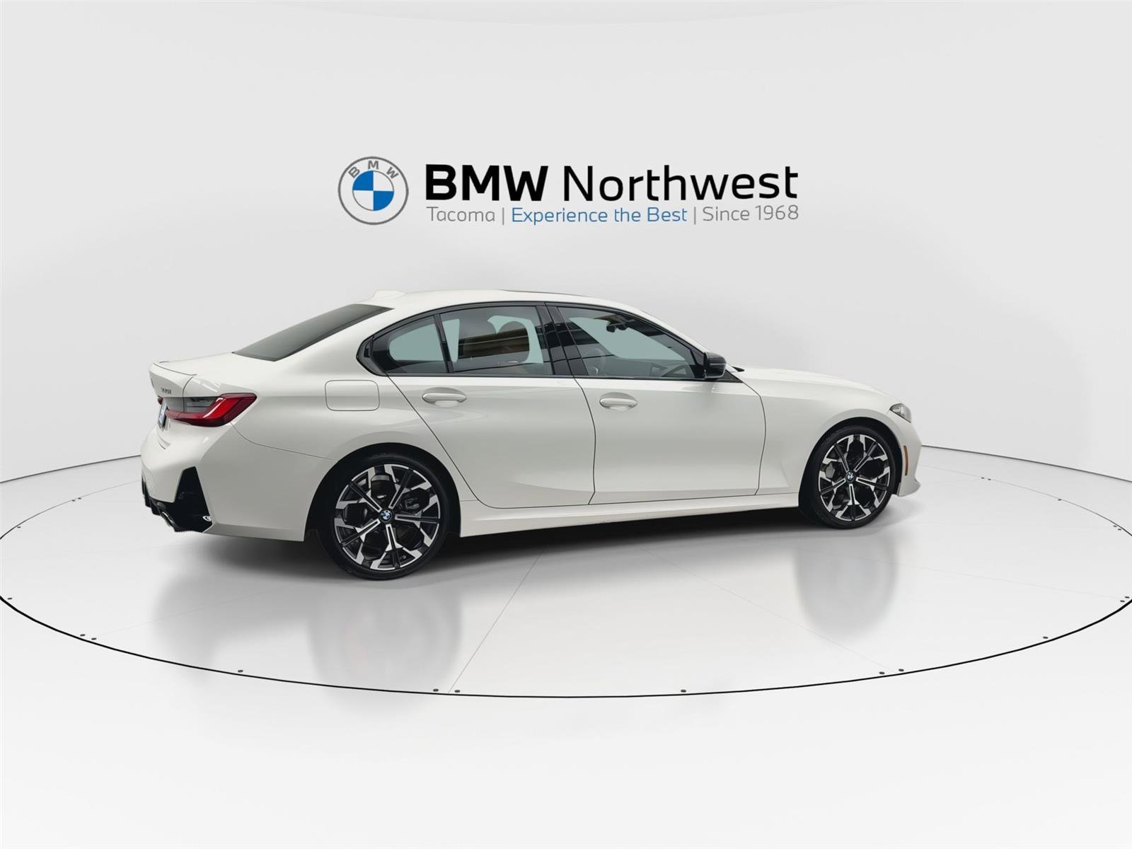 Used 2025 BMW 330i xDrive Sedan w/ M Sport Package AWD/4WD image 4
