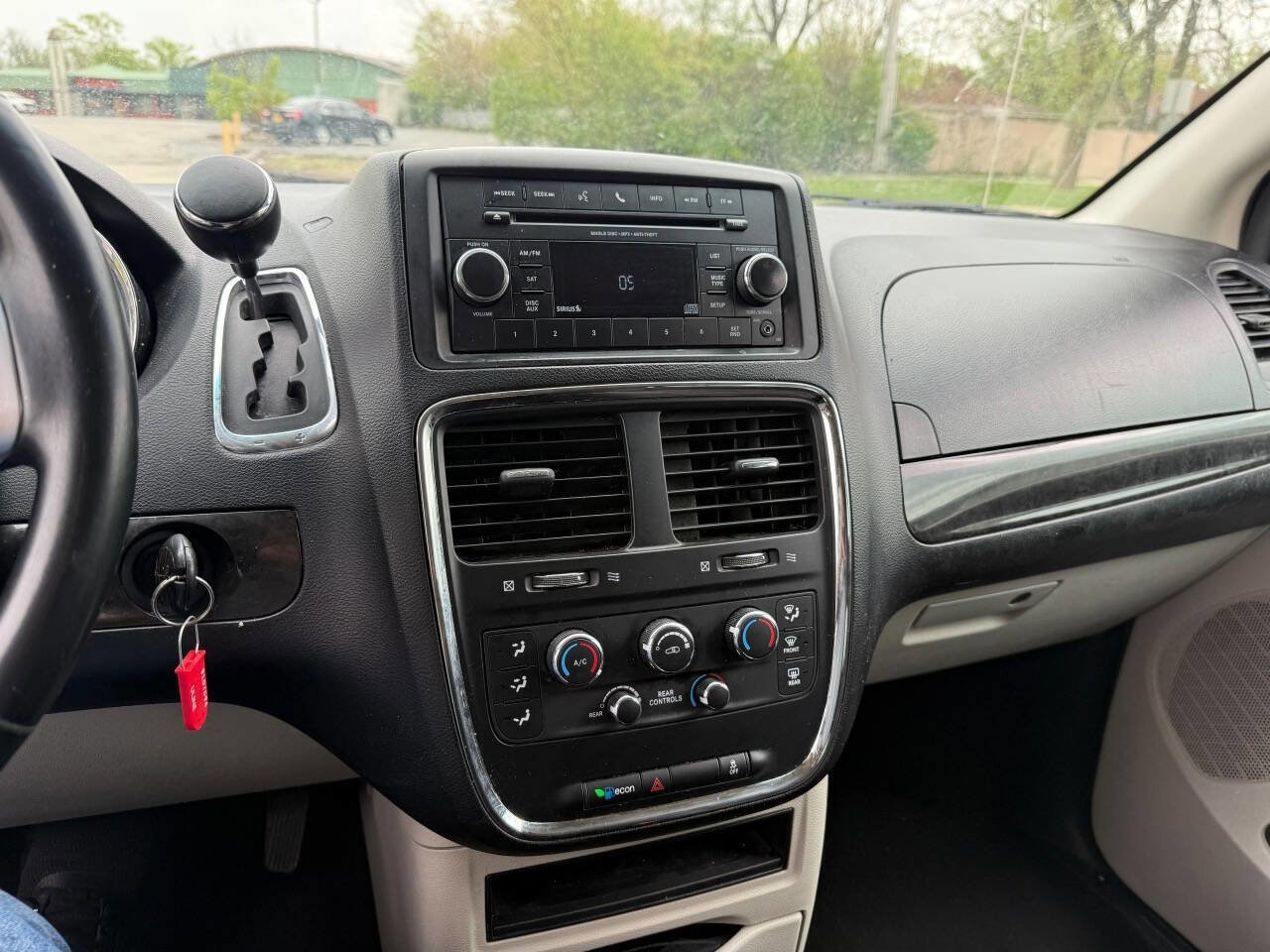 Used 2013 Dodge Grand Caravan SE image 12