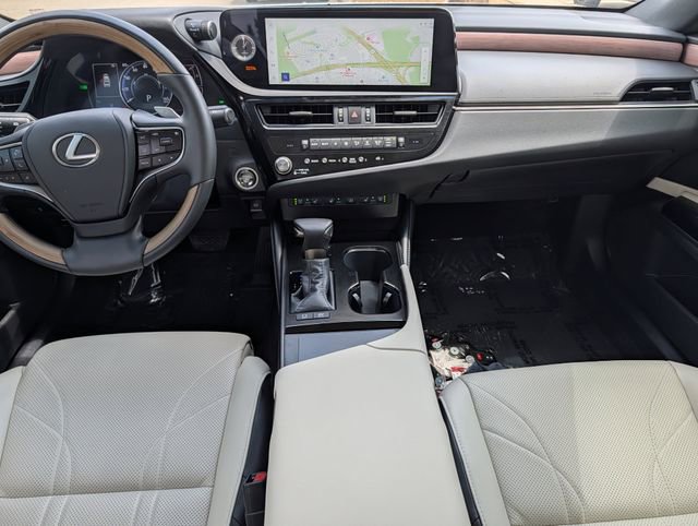 Used 2025 Lexus ES 300h Ultra Luxury FWD image 11