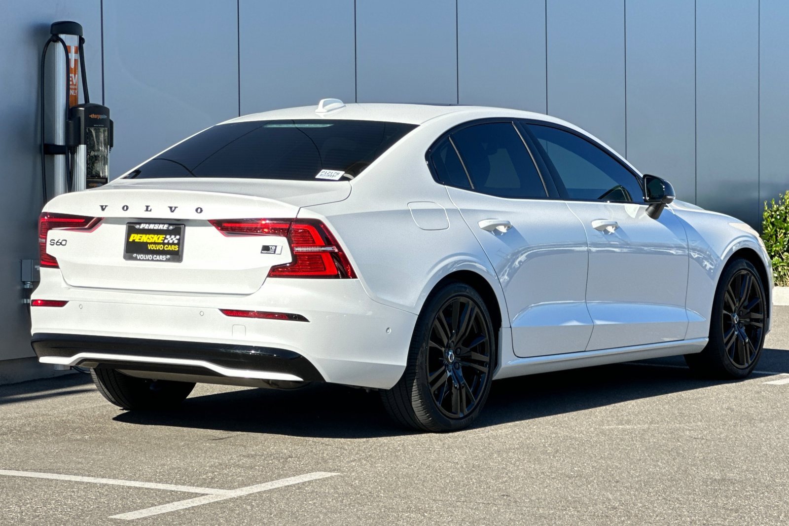 Used 2023 Volvo S60 T8 Plus w/ Climate Package image 5