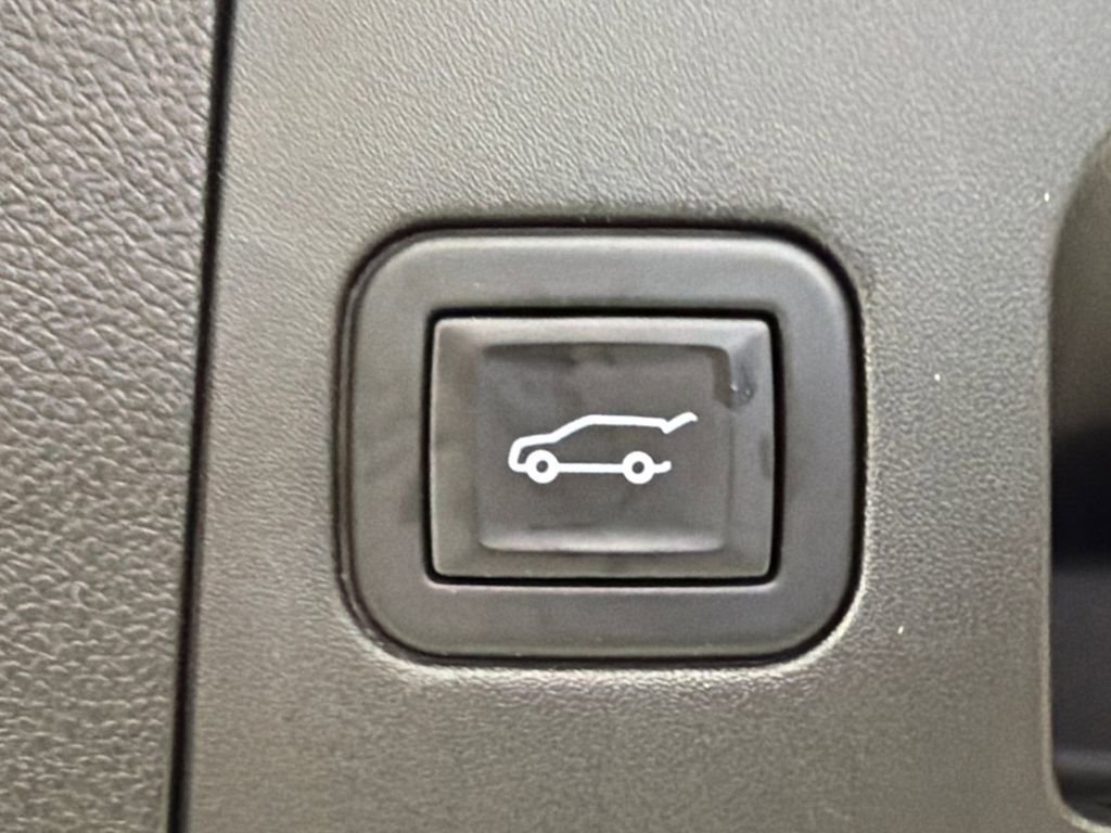 Used 2023 Cadillac XT4 Premium Luxury FWD image 19