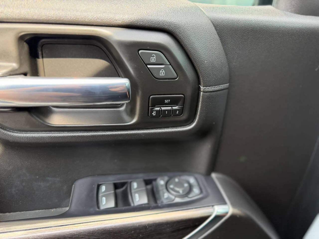 Used 2020 Chevrolet Silverado 1500 LTZ w/ LTZ Plus Package AWD/4WD image 16