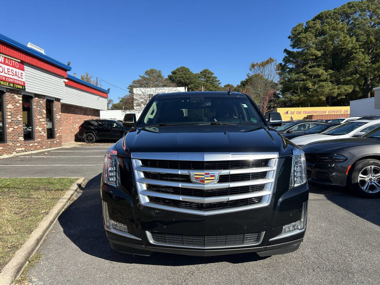 Used 2016 Cadillac Escalade Luxury image 2