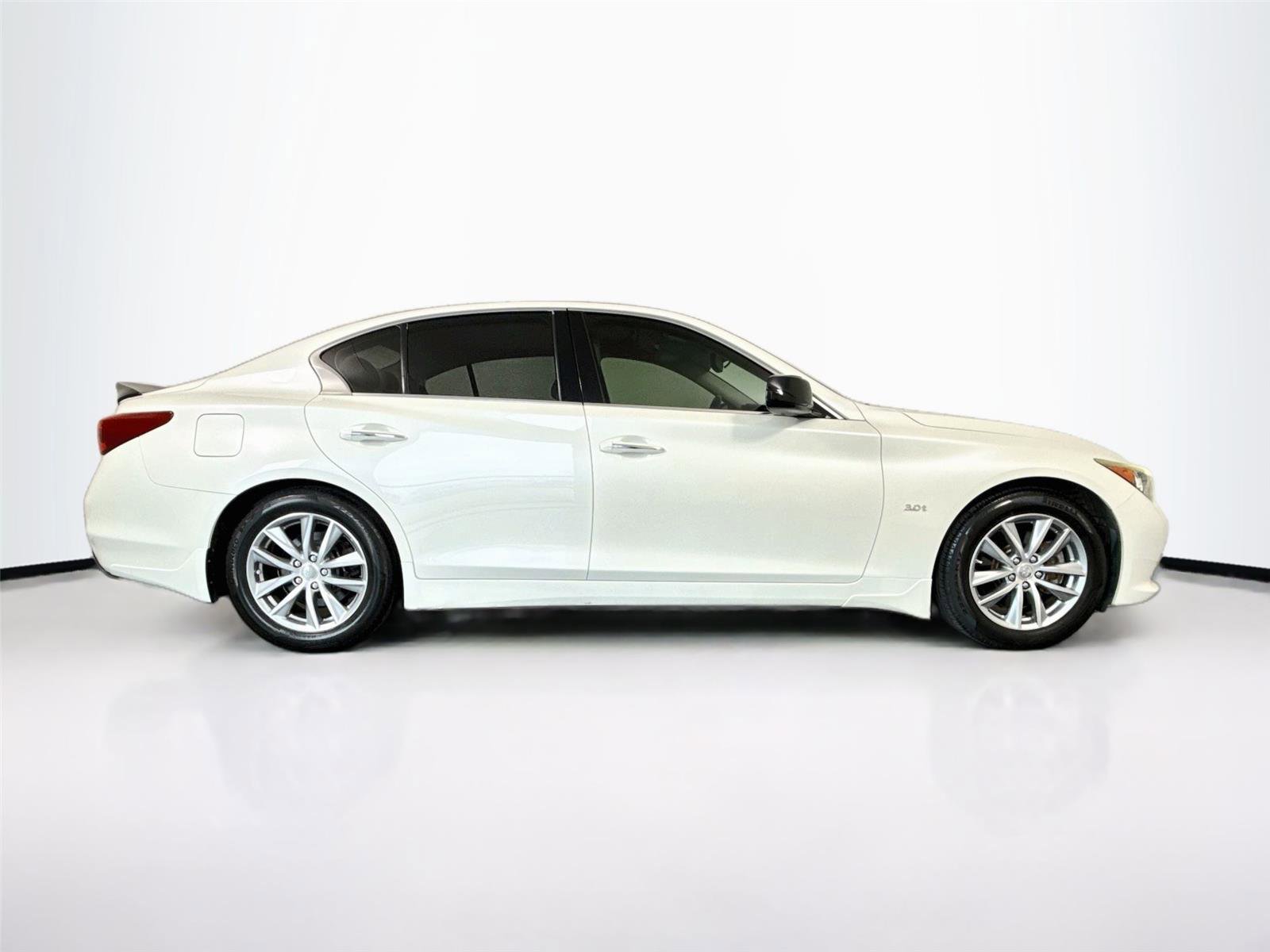 Used 2017 INFINITI Q50 3.0t Premium w/ Cargo Package (L95) RWD image 13