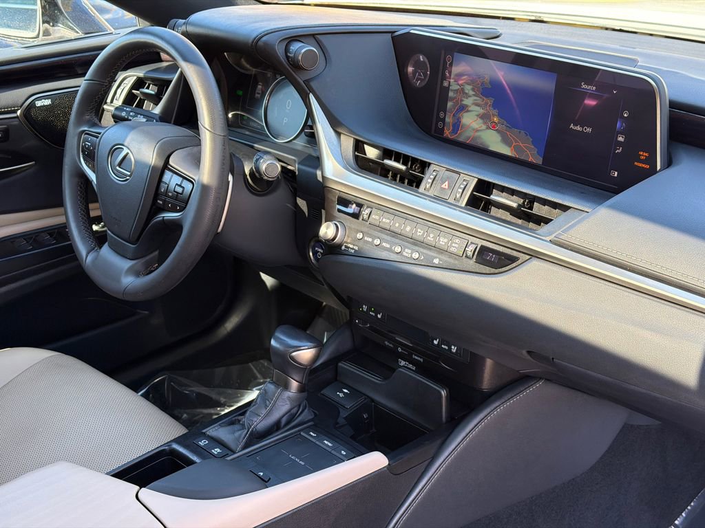 Used 2021 Lexus ES 300h w/ Premium Package image 8