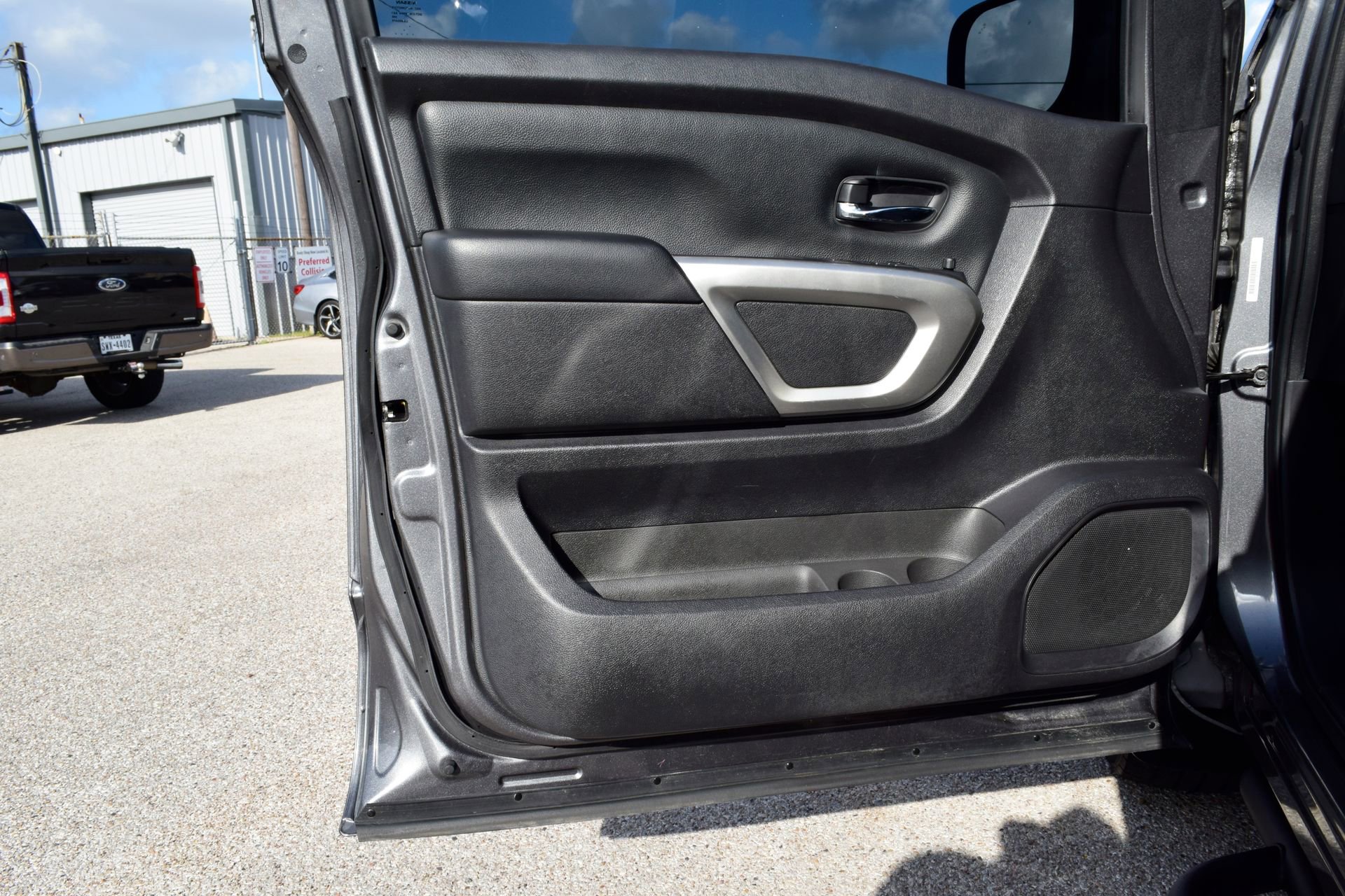 Used 2021 Nissan Titan SV w/ SV Convenience Package RWD image 19