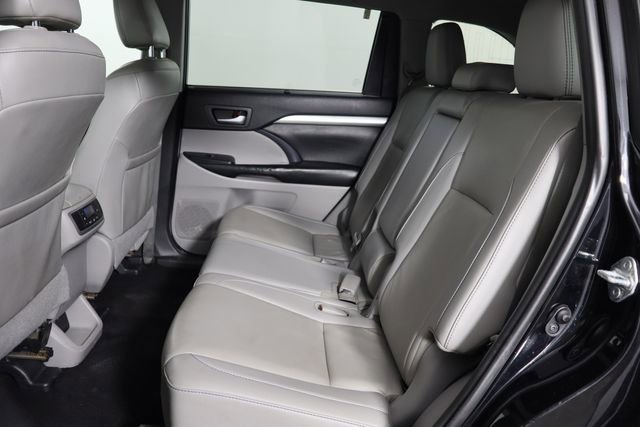 Used 2019 Toyota Highlander XLE image 16