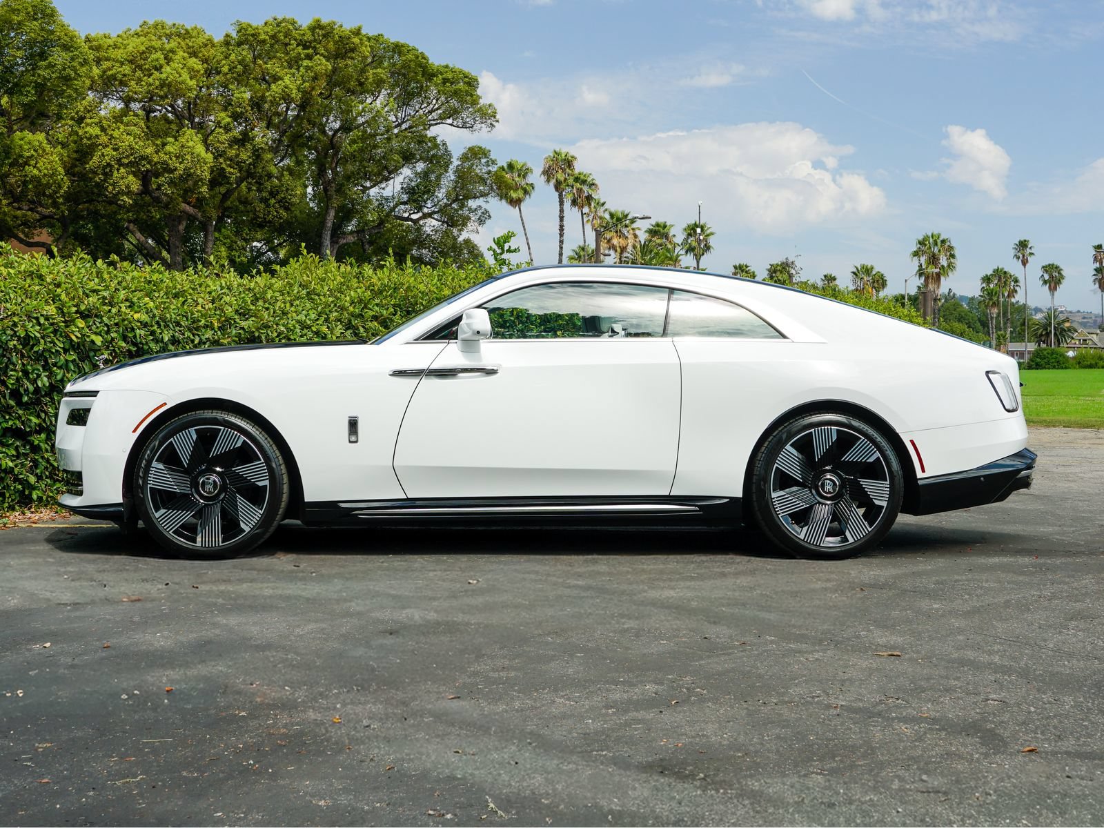 Certified 2024 Rolls-Royce Spectre w/ Spectre Launch Package AWD/4WD image 3