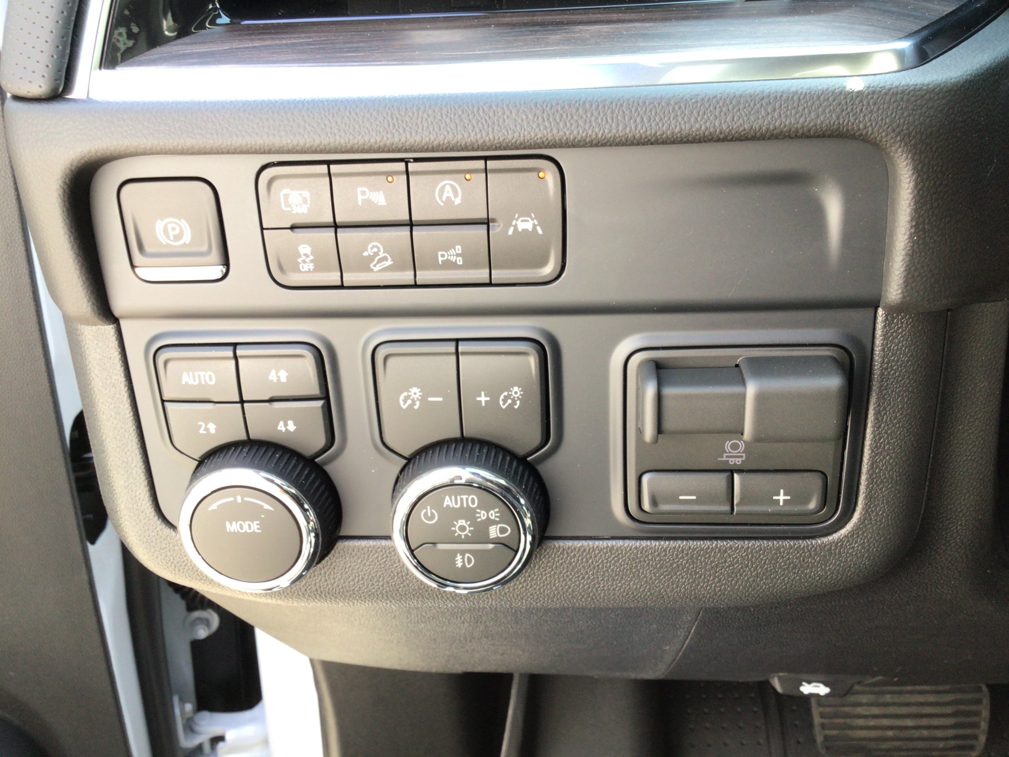 New 2026 Chevrolet Suburban Premier AWD/4WD image 25