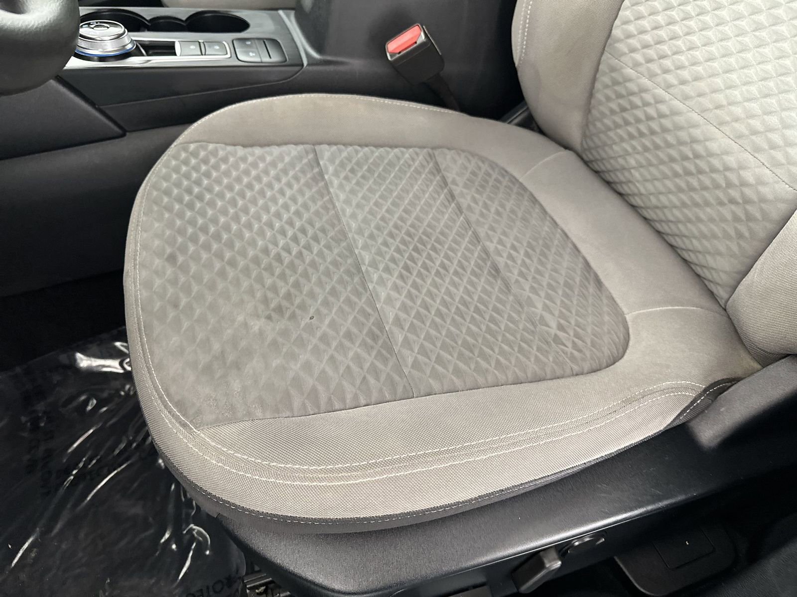 Used 2020 Ford Escape SE image 12