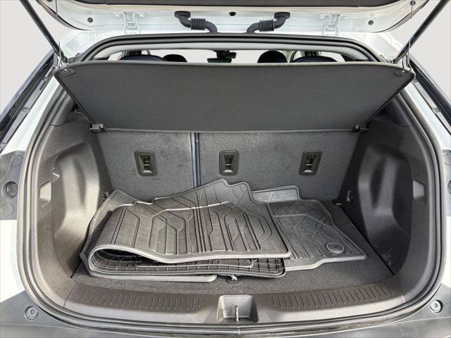 Used 2023 Chevrolet Bolt EUV Premier FWD image 23