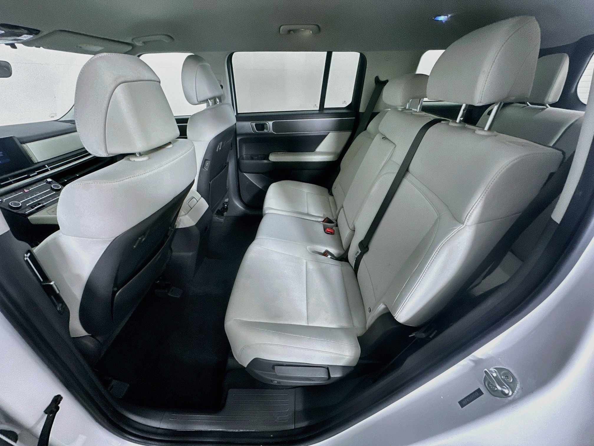 Used 2025 Hyundai Santa Fe SE FWD image 28