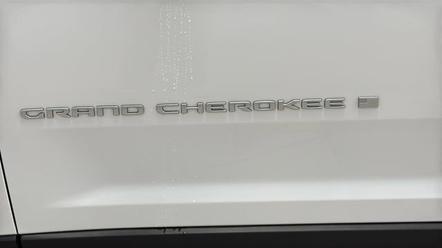 Used 2024 Jeep Grand Cherokee Laredo X image 26