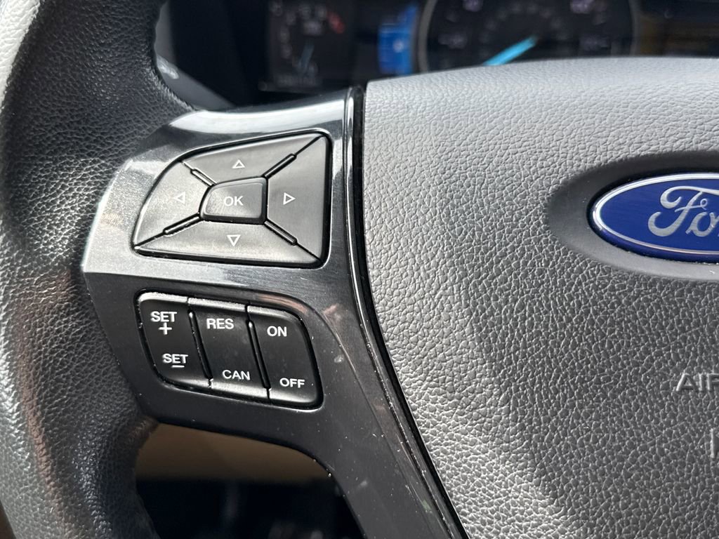 Used 2017 Ford Explorer XLT w/ Equipment Group 202A AWD/4WD image 15
