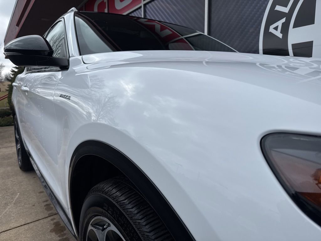 Used 2024 Alfa Romeo Stelvio Veloce image 2