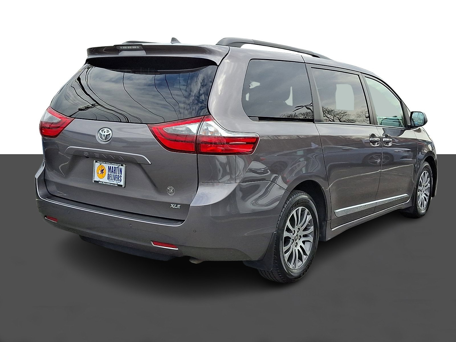 Used 2020 Toyota Sienna XLE w/ XLE Navigation Package image 7