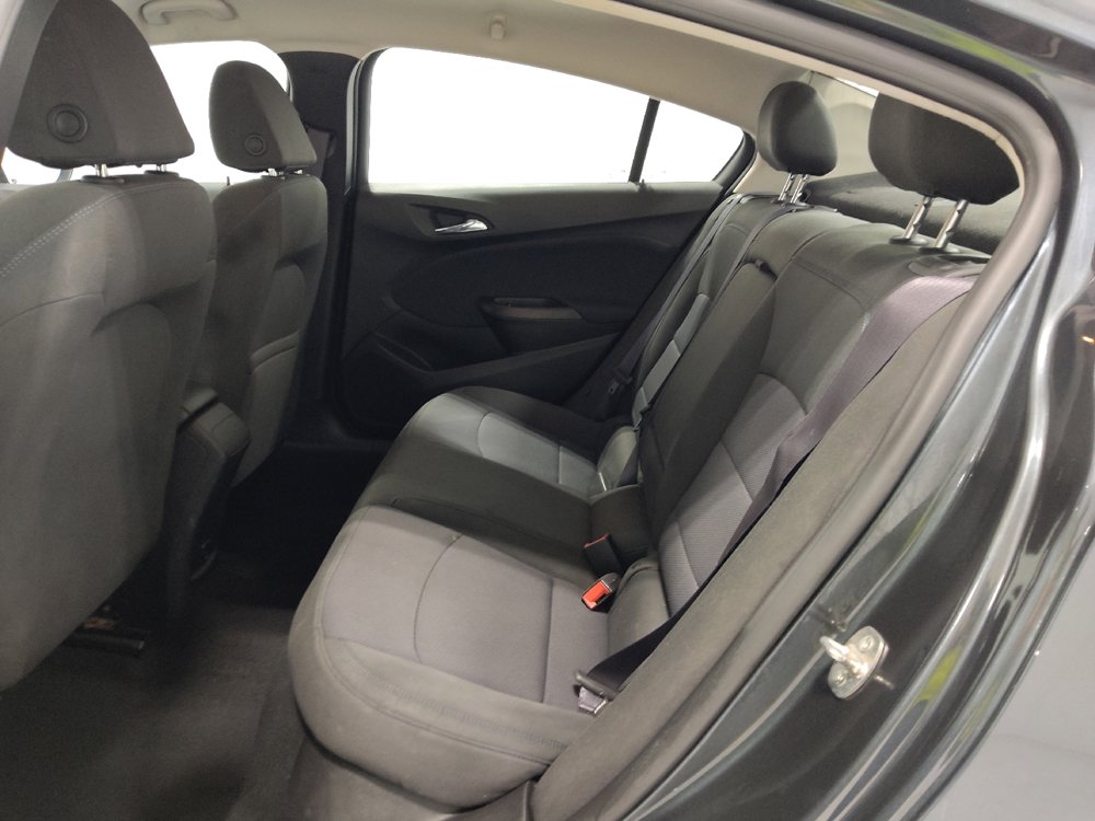 Used 2017 Chevrolet Cruze LT image 18