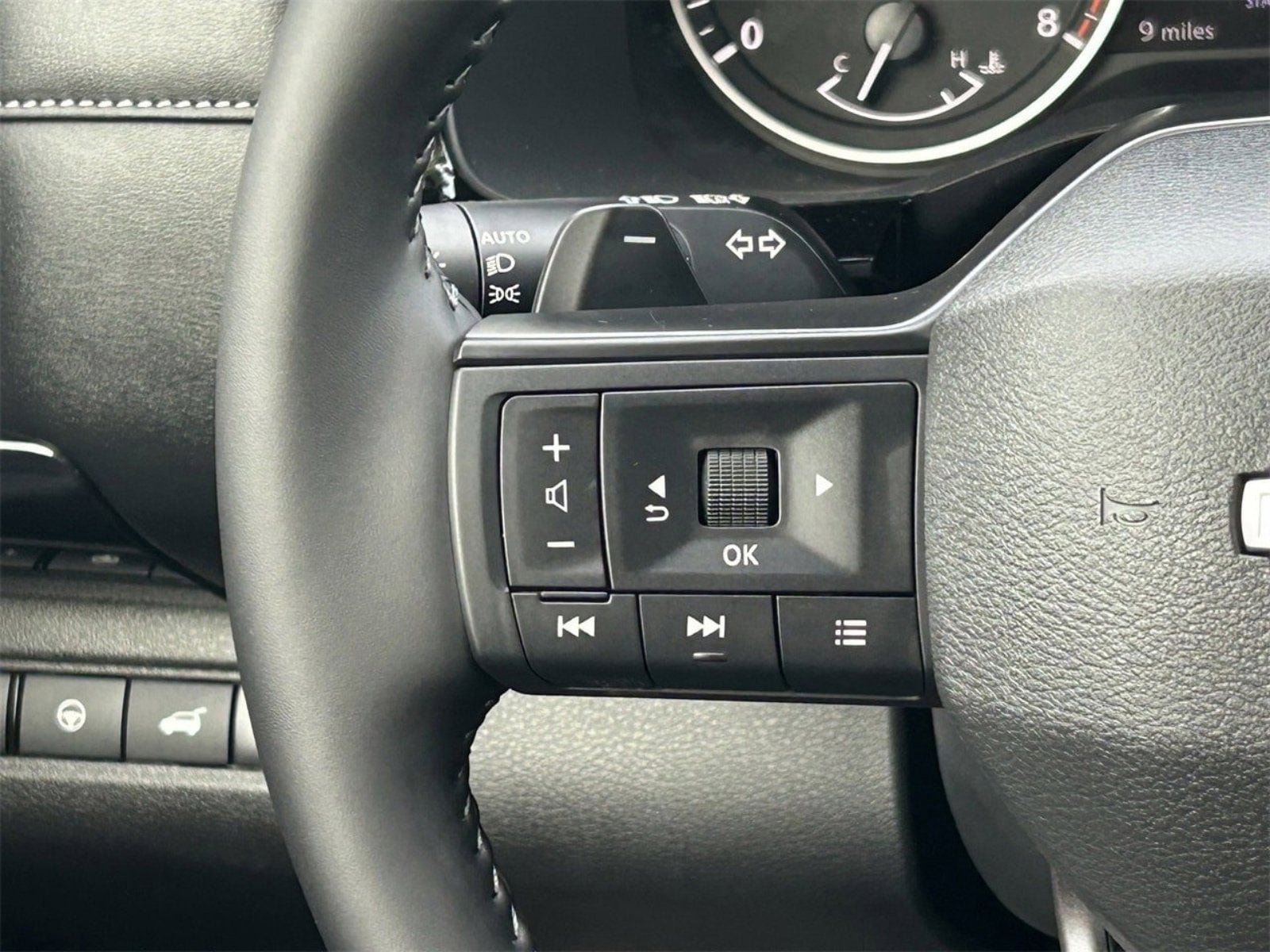 New 2026 Nissan Pathfinder SV FWD image 32