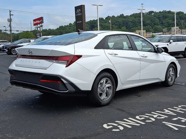 New 2026 Hyundai Elantra SE FWD image 4