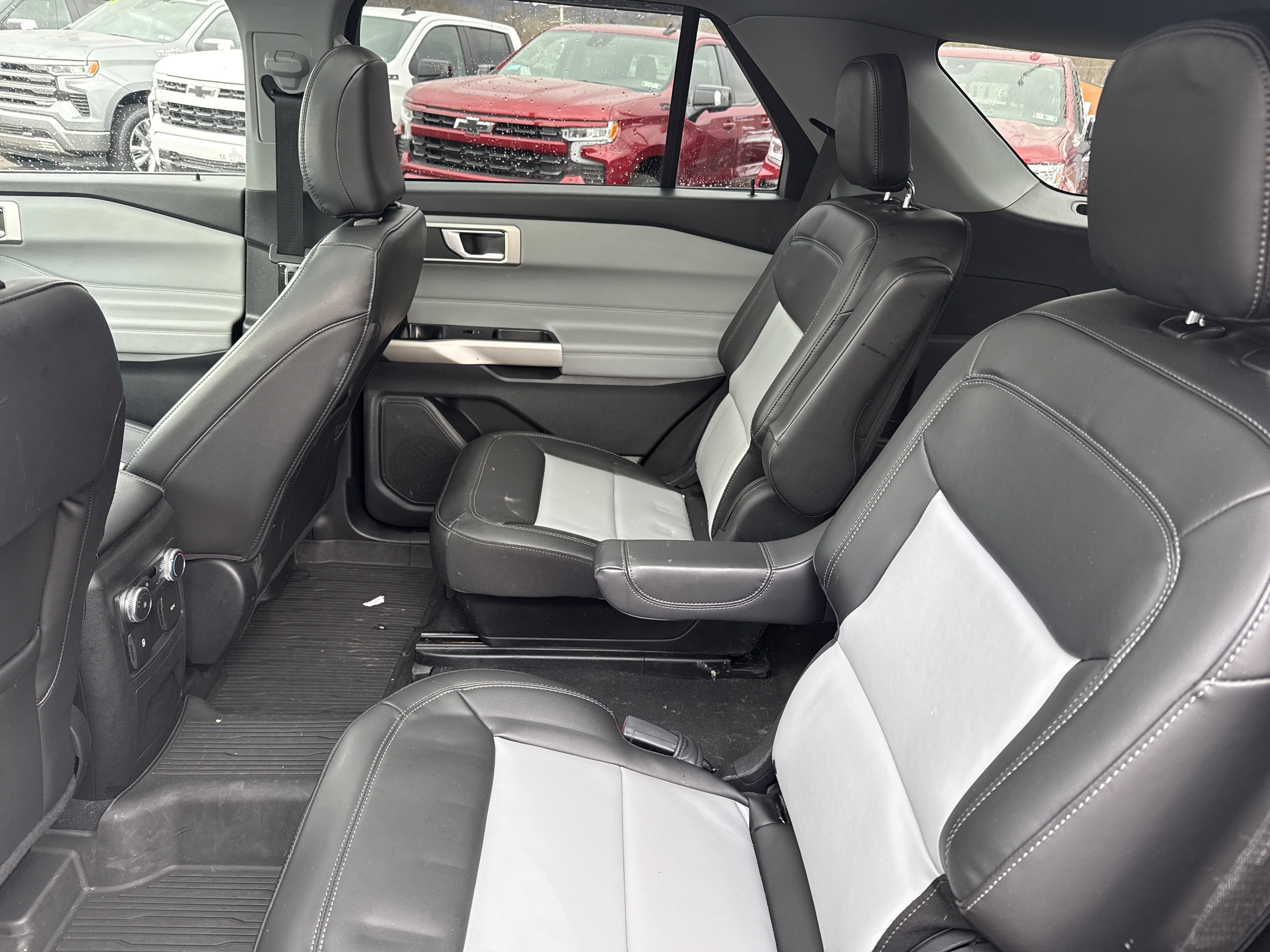 Used 2022 Ford Explorer XLT w/ Equipment Group 202A image 12