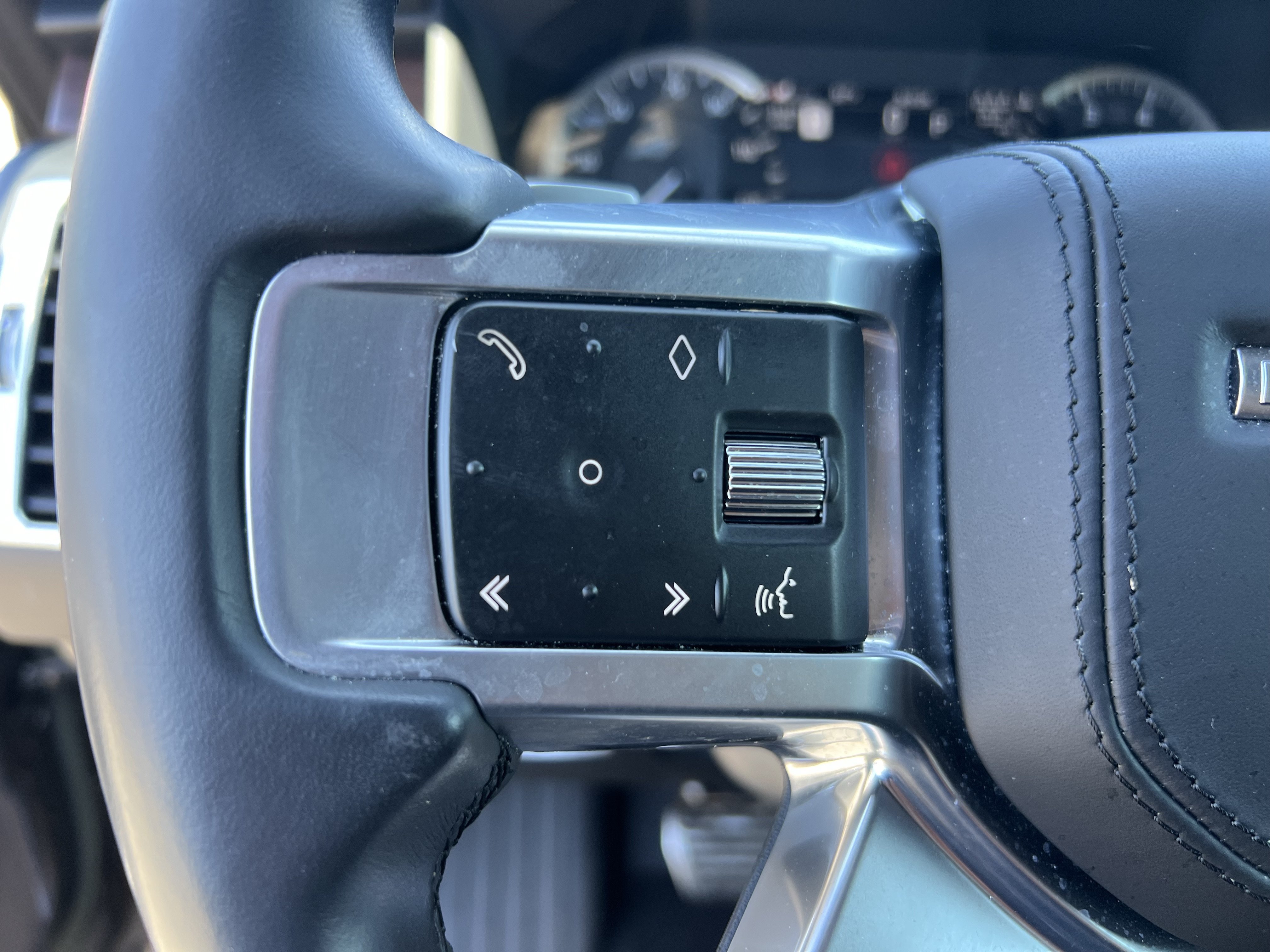 Certified 2023 Land Rover Discovery Metropolitan Edition AWD/4WD image 23
